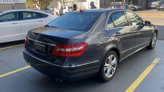 MERCEDES-BENZ E 350 3.5 AVANTGARDE EXECUTIVE V6 GASOLINA 4P AUTOMÁTICO MERCEDES-BENZ E 350 3.5 AVANTGARDE EXECUTIVE V6 GASOLINA 4P AUTOMÁTICO